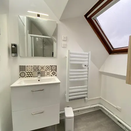 Jolie Maison Margnotine Avec Cour & Parking Prives *