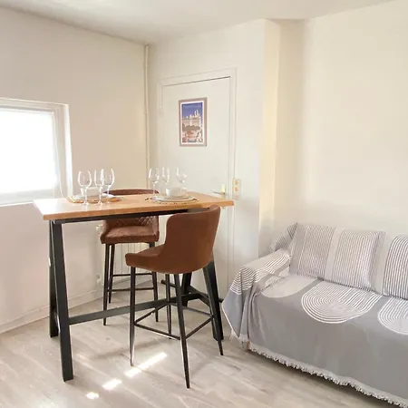 Casa vacanze Jolie Maison Margnotine Avec Cour&parking Privés