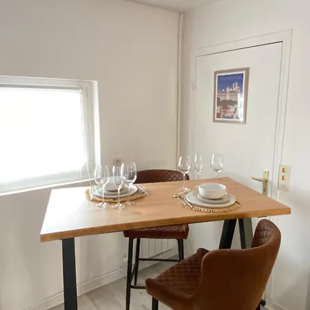 別荘 Jolie Maison Margnotine Avec Cour & Parking Prives マリニー＝レ＝コンピエーニュ